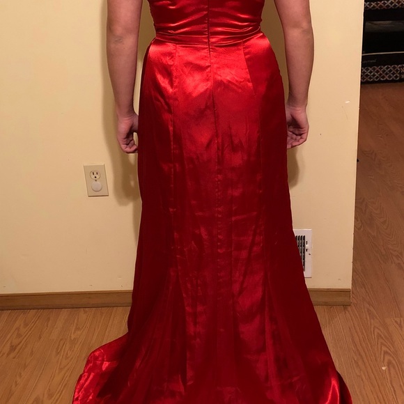 STUNNING - Picture 6 of 6